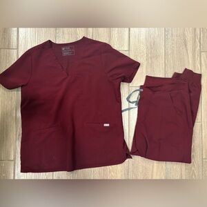 FIGS Technical Collection Burgundy Scrub Set Top and Jogger Bottoms Size XL